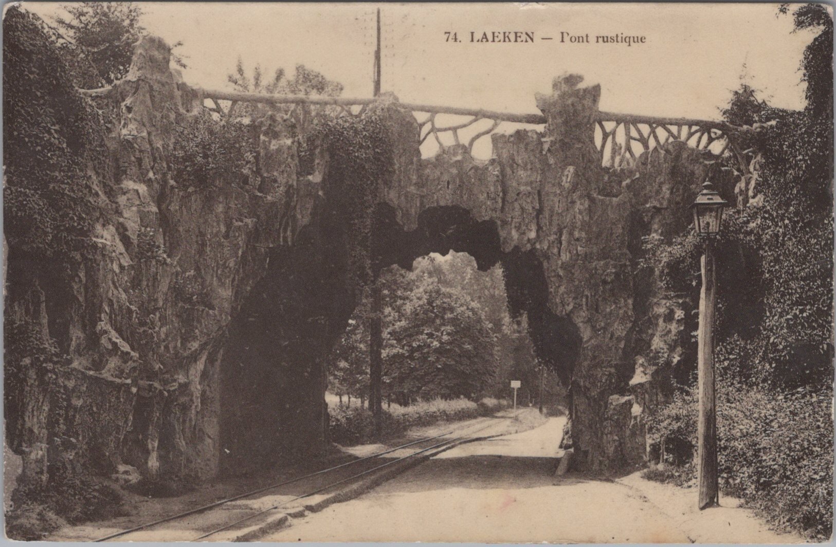 /Belgium/Places/BE_Place_1912_LAEKEN - Pont rustique.jpg